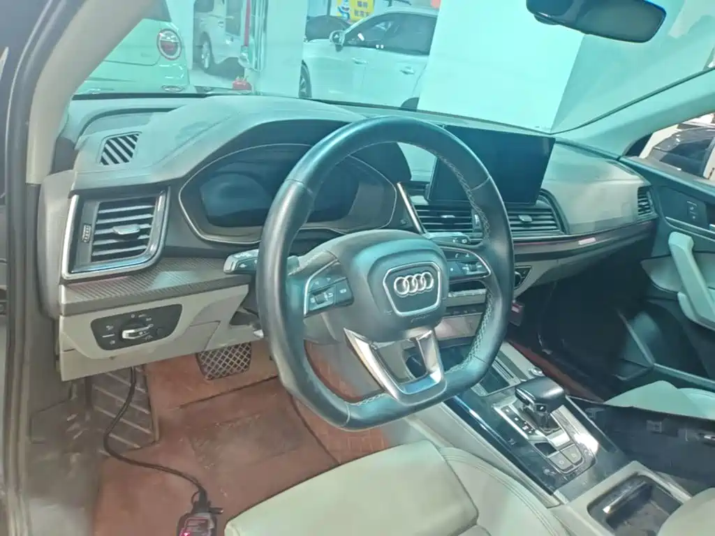 Audi Q5L 2021 — фото 10