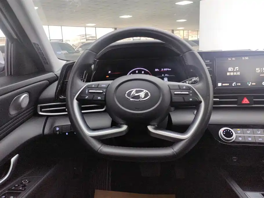 Hyundai Elantra 2023 — фото 15