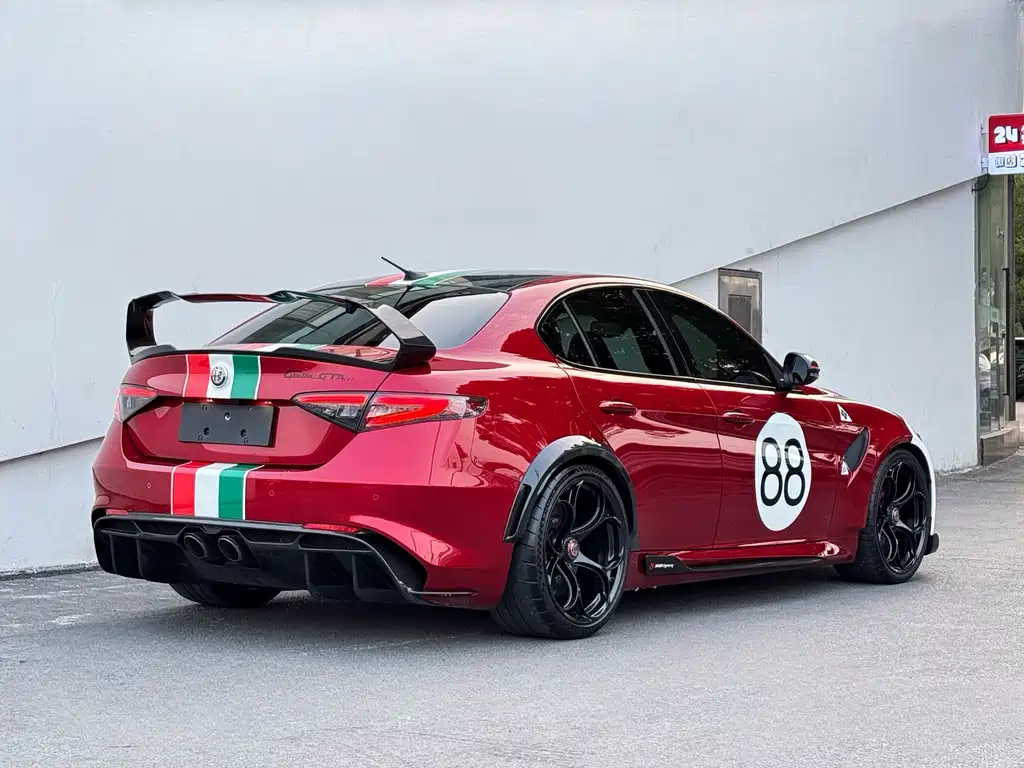 Alfa Romeo Giulia 2023 — фото 2