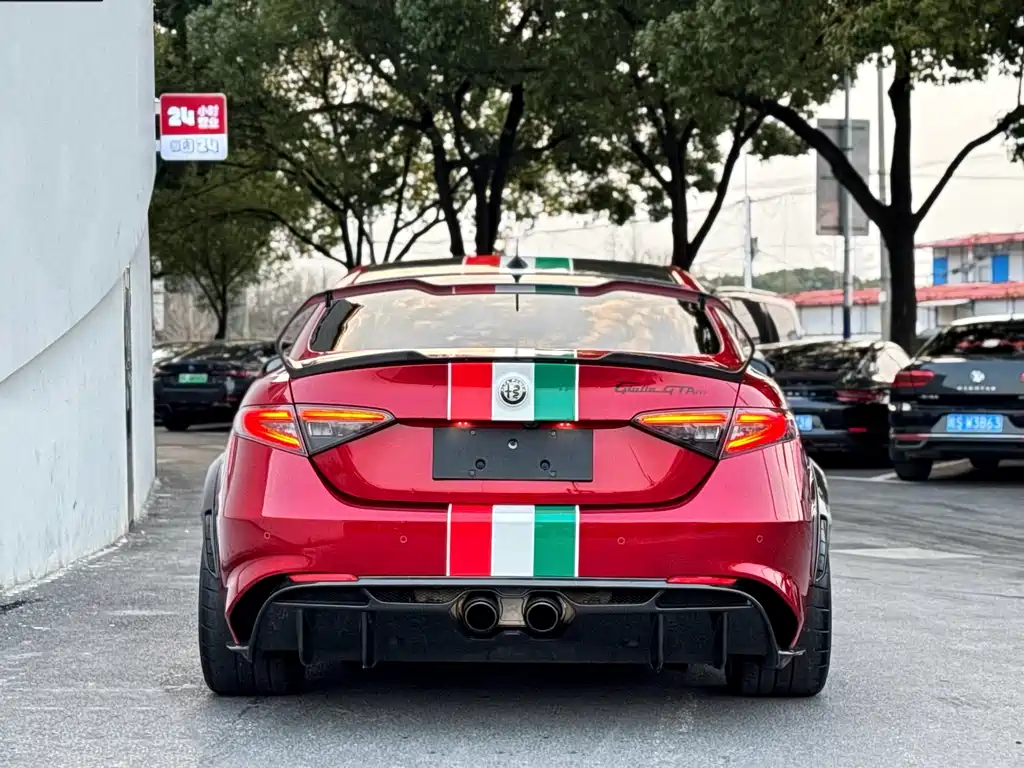 Alfa Romeo Giulia 2023 — фото 7