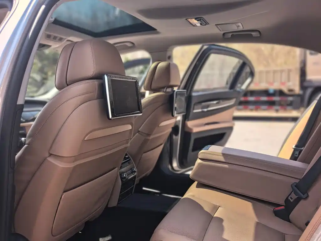 BMW 7 Series 2016 — фото 13