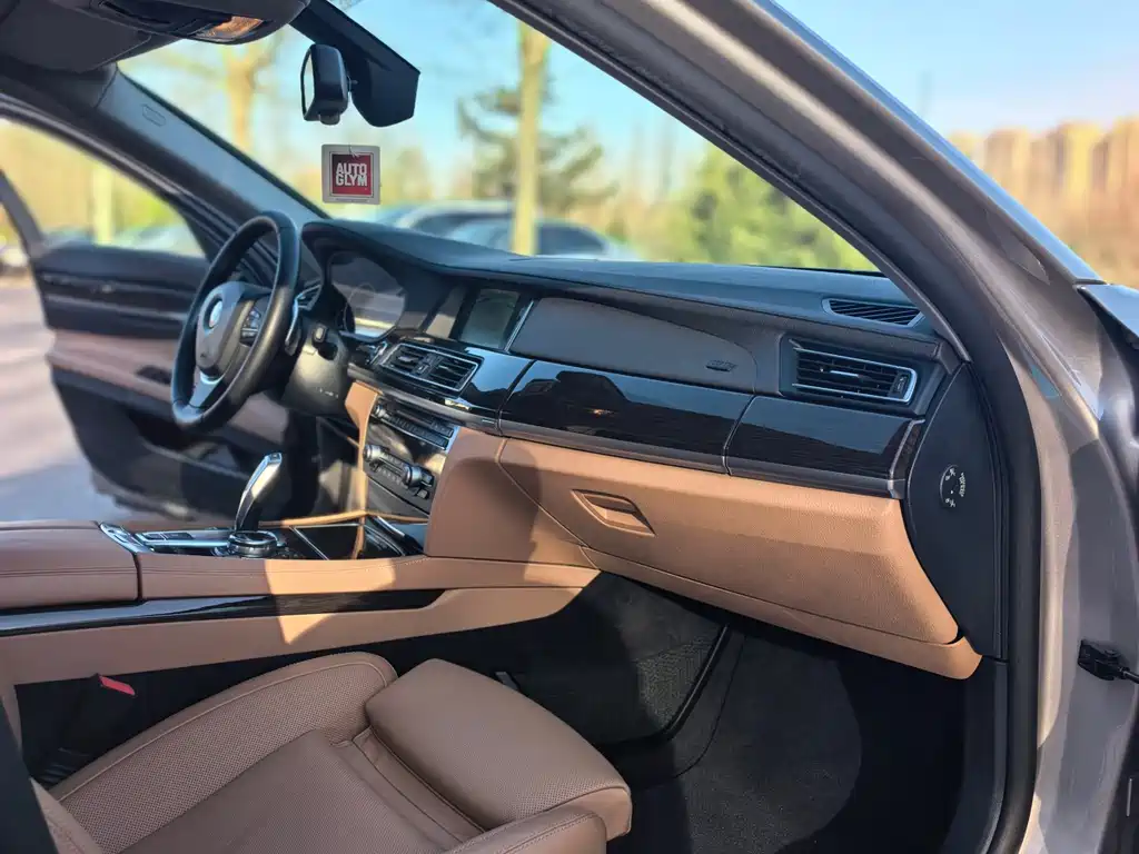 BMW 7 Series 2016 — фото 9
