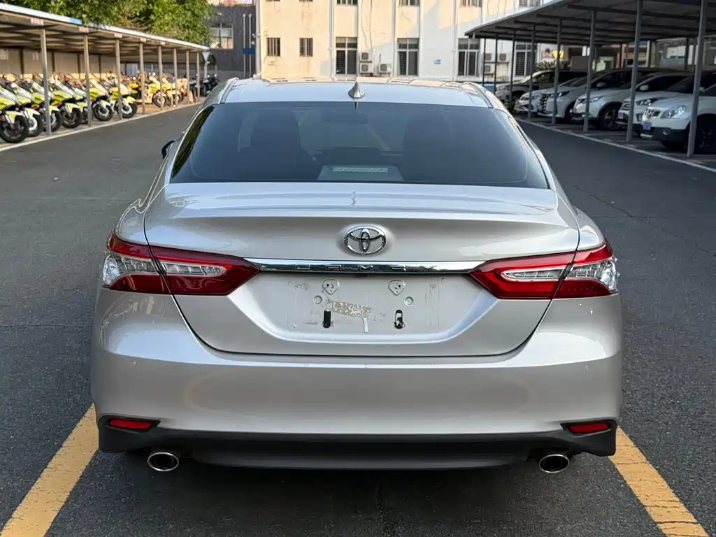 Toyota Camry 2023 — фото 5