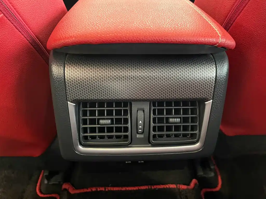 Toyota Camry 2023 — фото 17