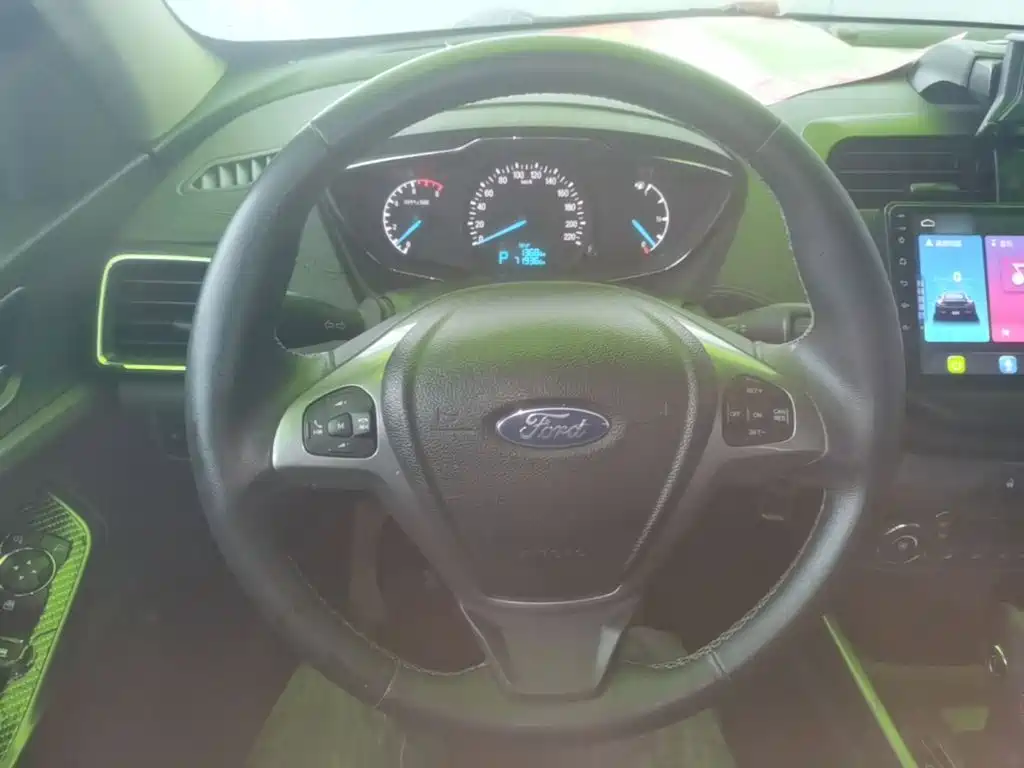 Ford Escort 2015 — фото 11