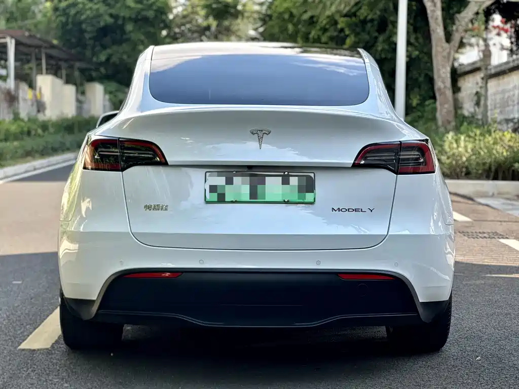 Tesla Model Y 2023 — фото 9