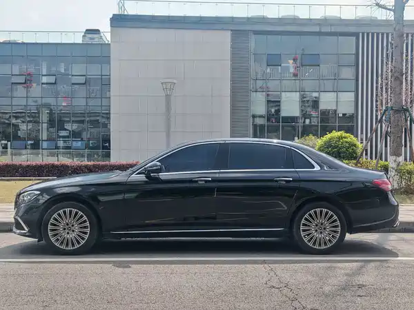 Mercedes-Benz E-Class 2023