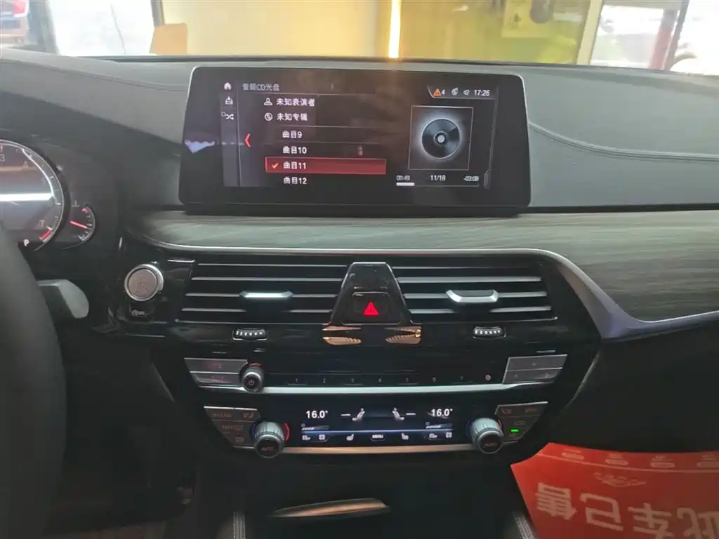 BMW 5 Series 2018 — фото 13