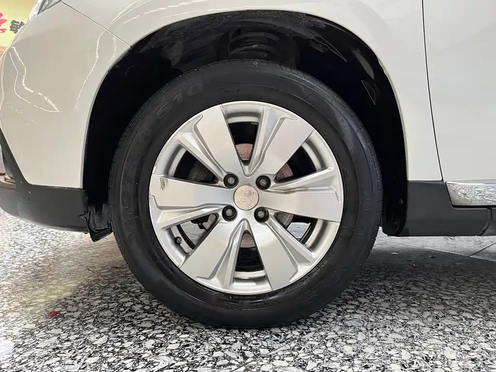 Peugeot 2008 2015 — фото 14