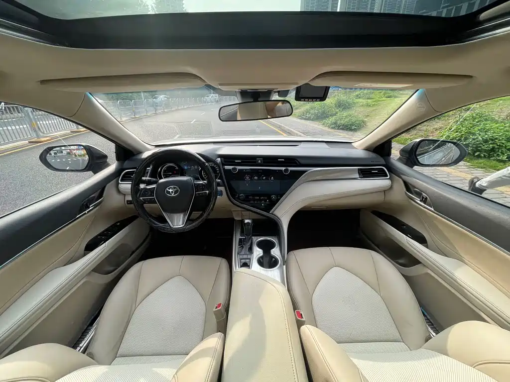 Toyota Camry 2020 — фото 14