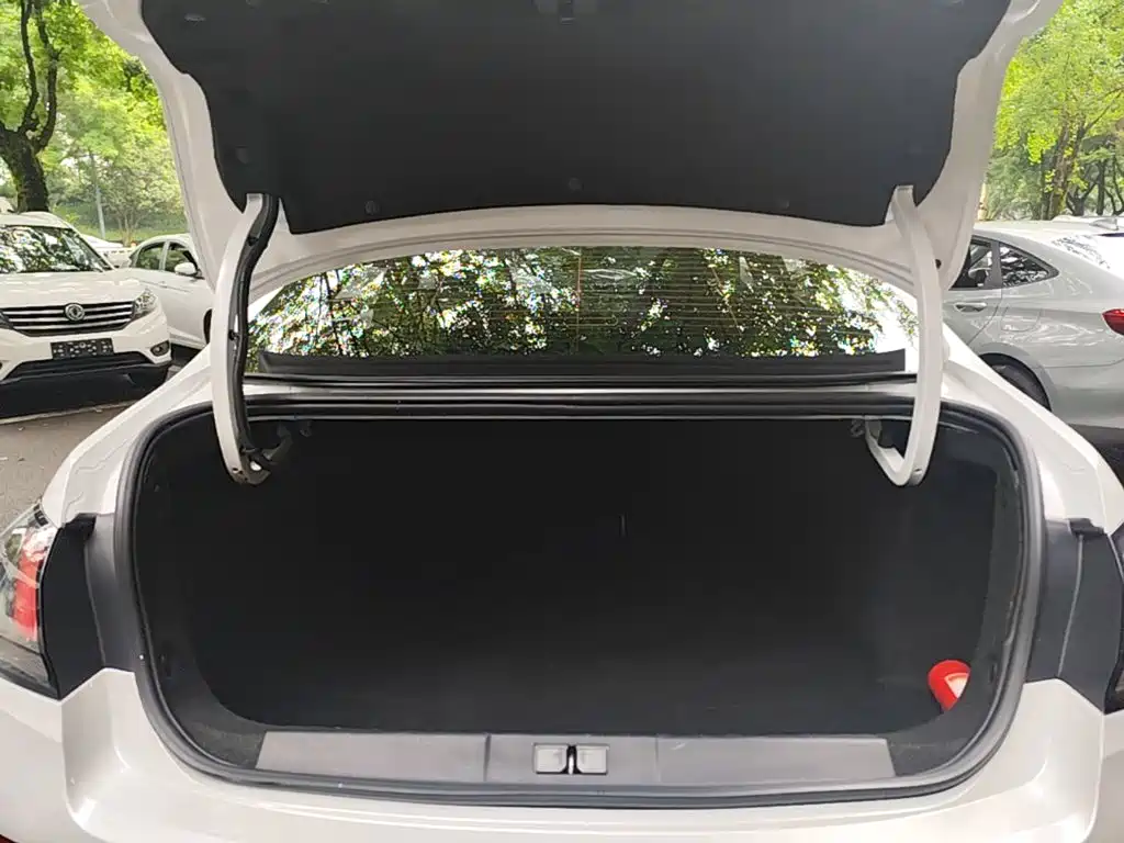 Peugeot 408 2021 — фото 19