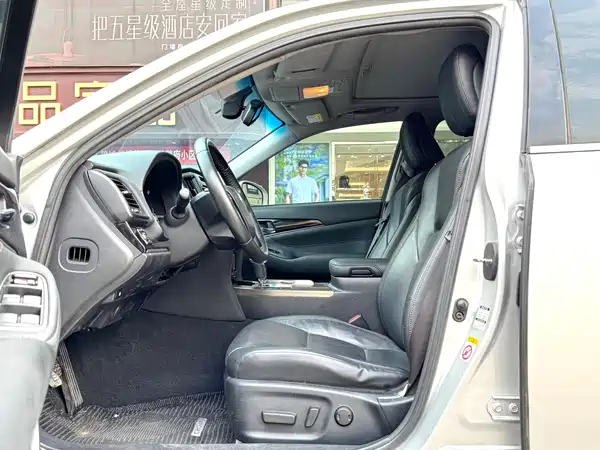Toyota Crown 2017