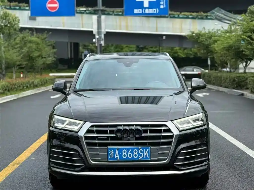 Audi Q5L 2021 — фото 1