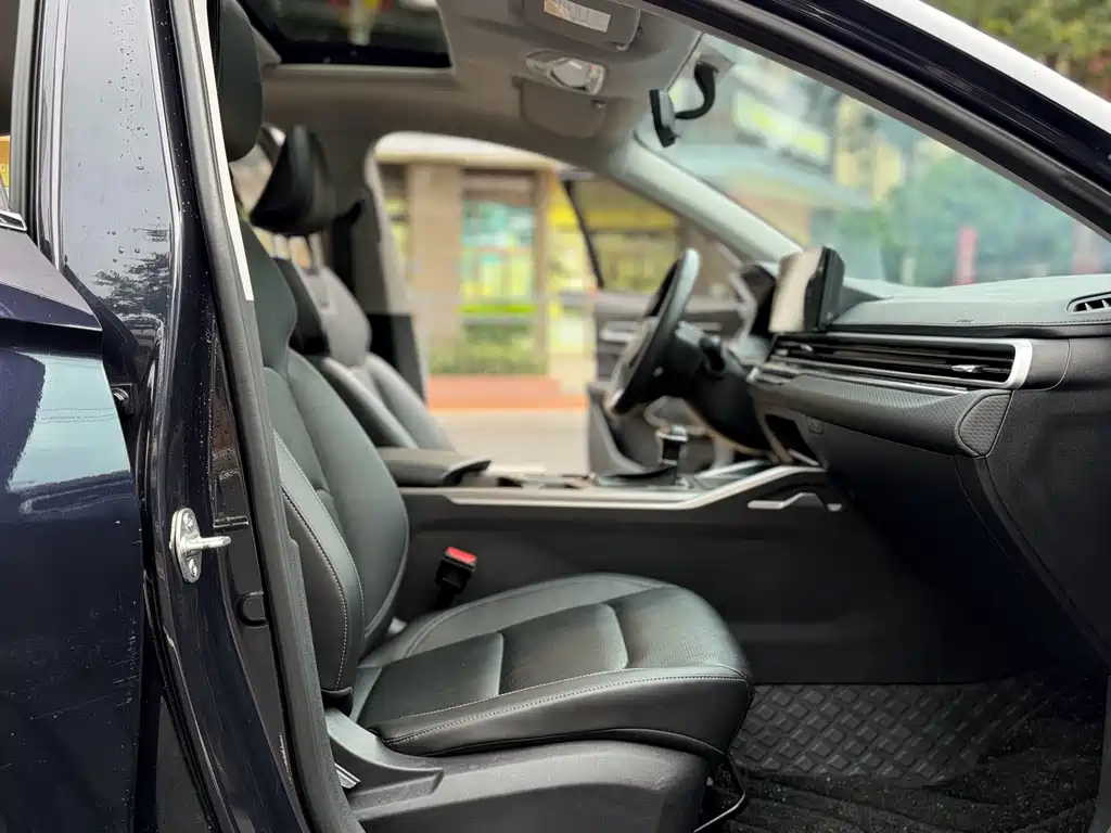 Geely Emgrand 2023