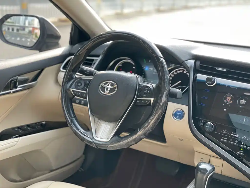 Toyota Camry 2020 — фото 8