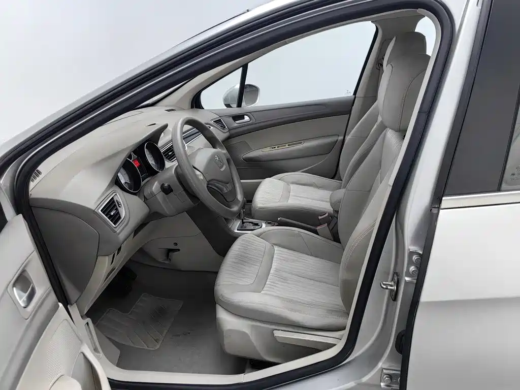 Peugeot 308 2015 — фото 10