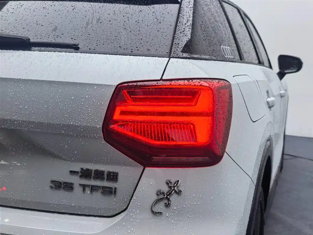 Audi Q2L 2021 — фото 21