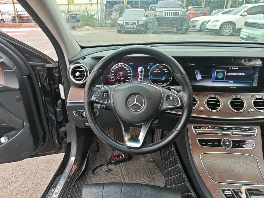 Mercedes-Benz E-Class 2017 — фото 11