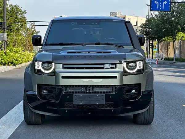 Land Rover Defender 2022