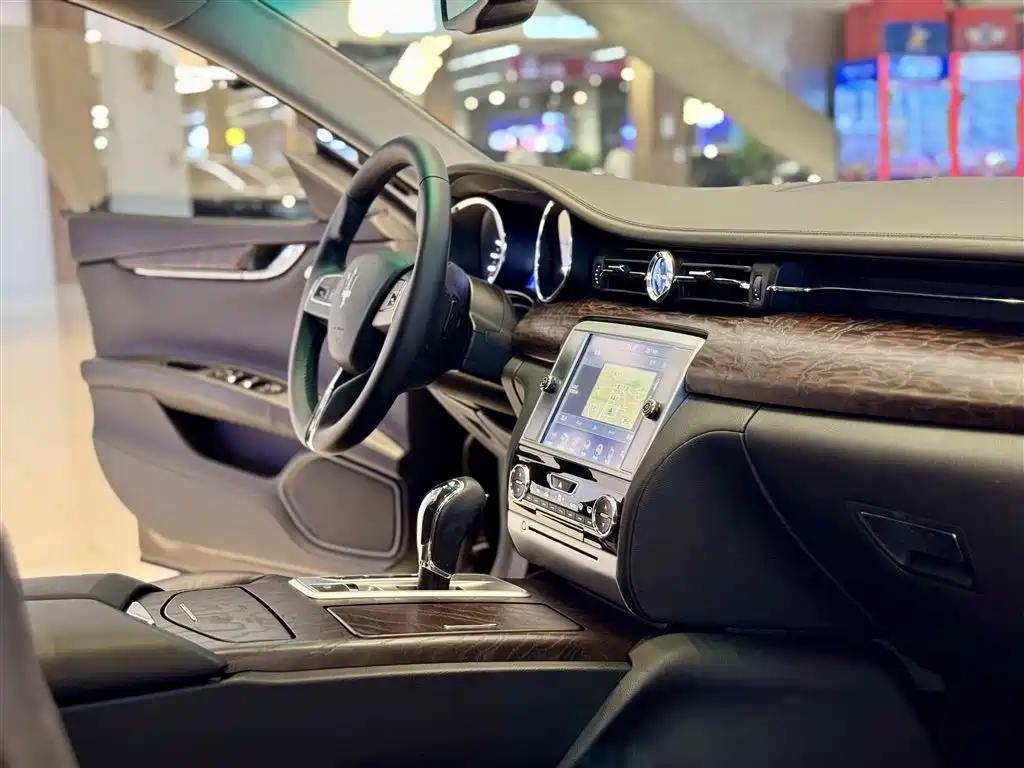 Maserati Quattroporte 2016 — фото 15