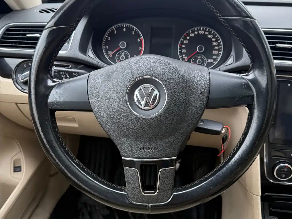Volkswagen Passat 2014 — фото 19
