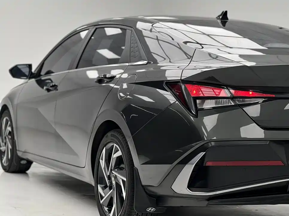 Hyundai Elantra 2025