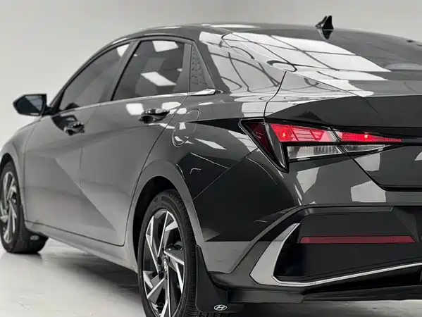 Hyundai Elantra 2025