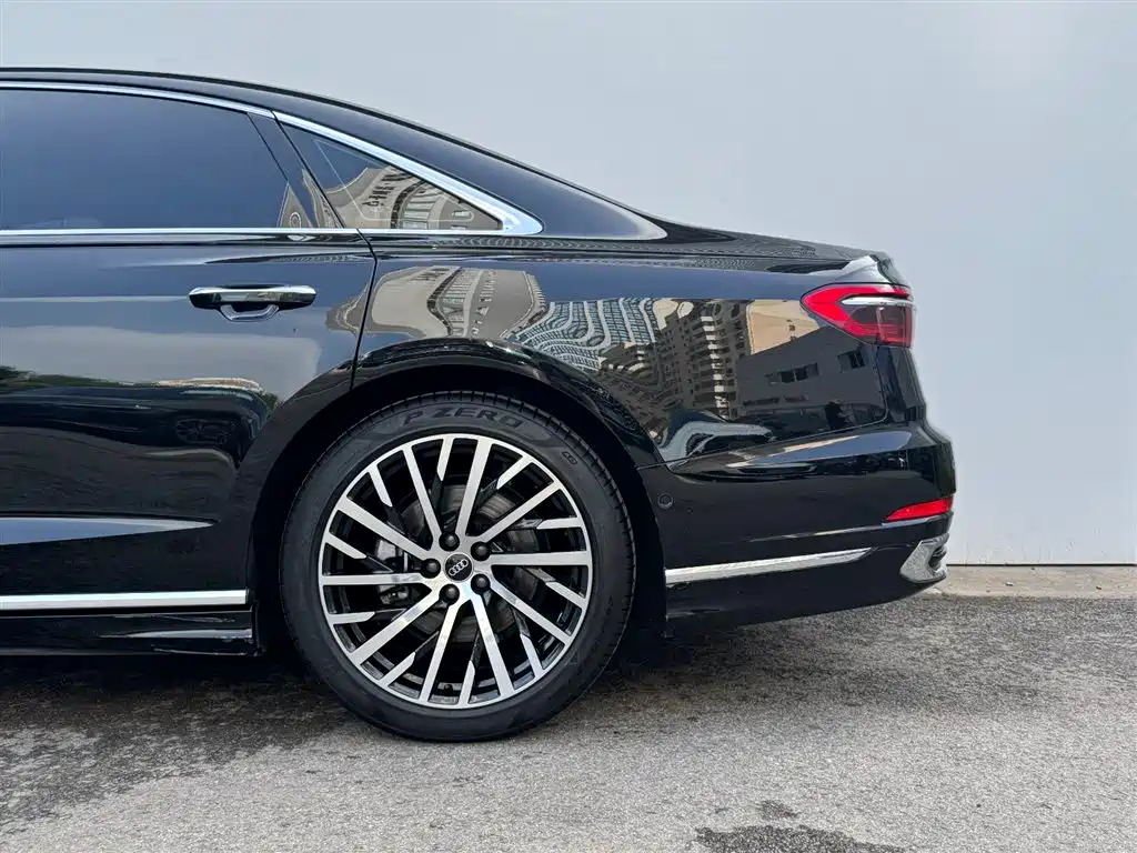 Audi A8 2023 — фото 13