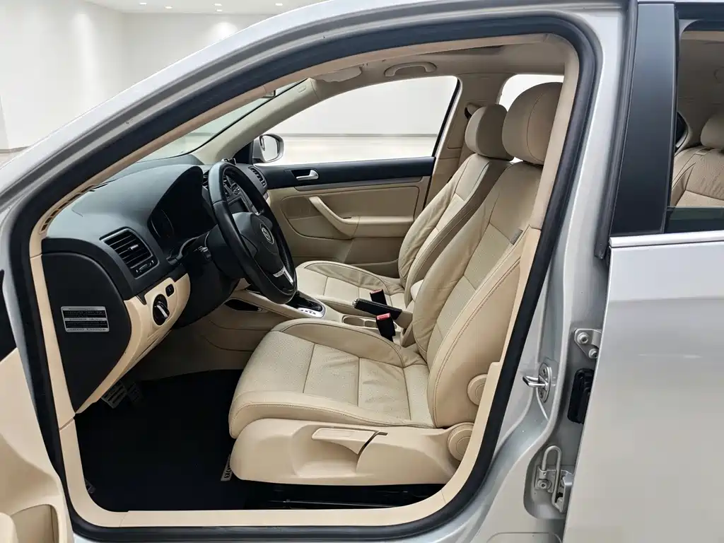 Volkswagen Sagitar 2011