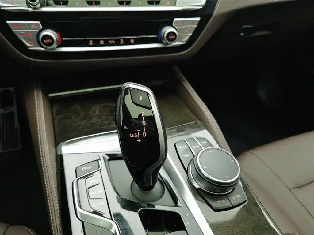 BMW 5 Series 2020 — фото 13