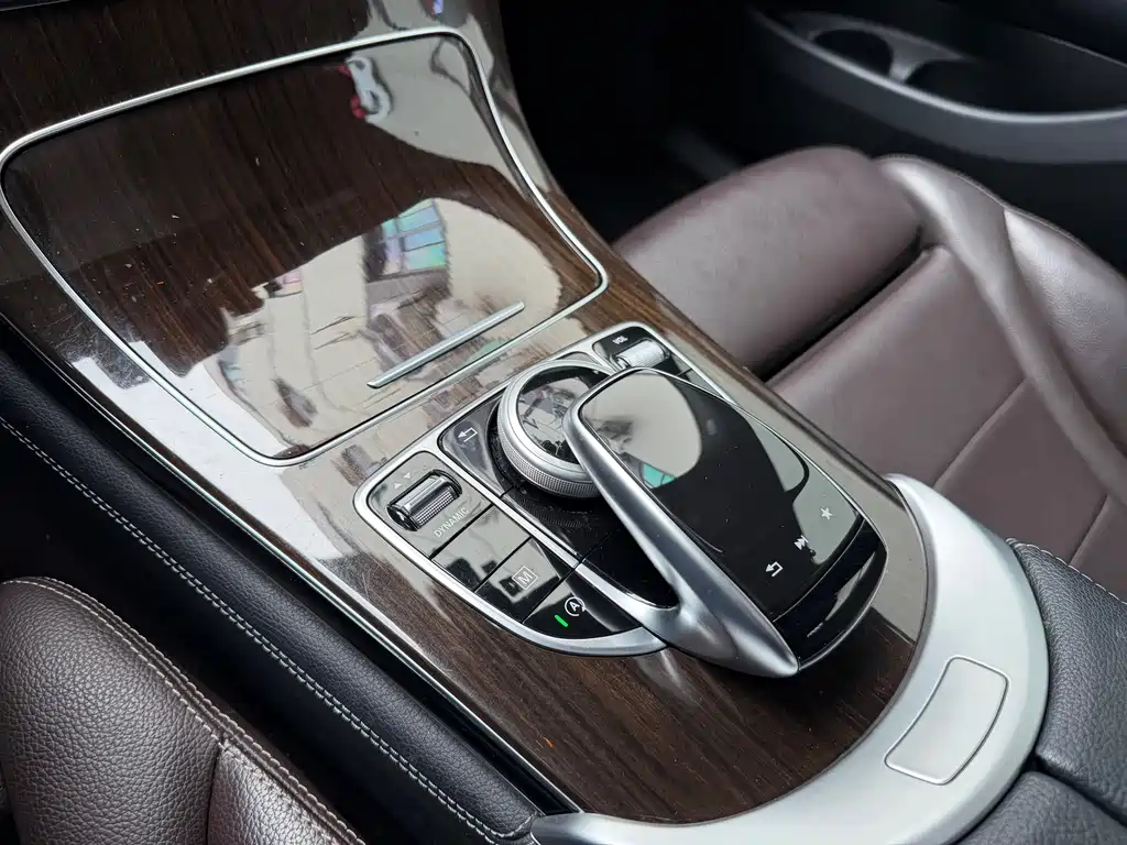 Mercedes-Benz GLC 2018 — фото 16
