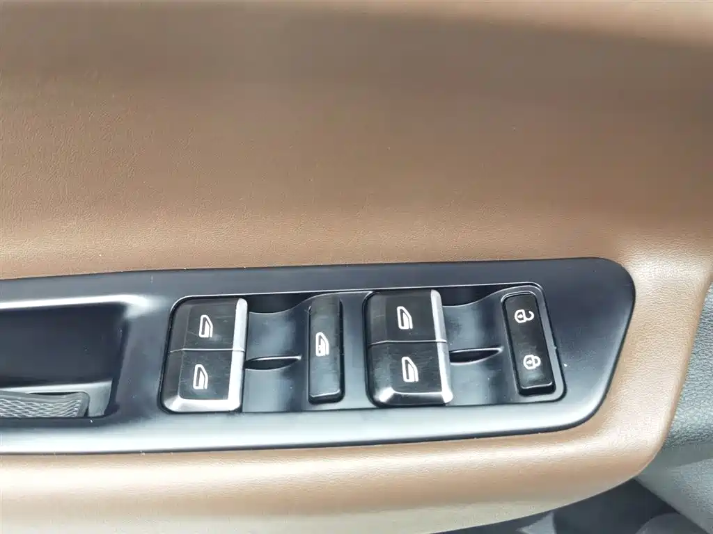 Geely Emgrand GS 2016 — фото 9