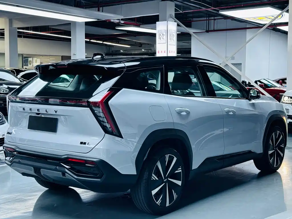 Geely Boyue L 2025 — фото 15