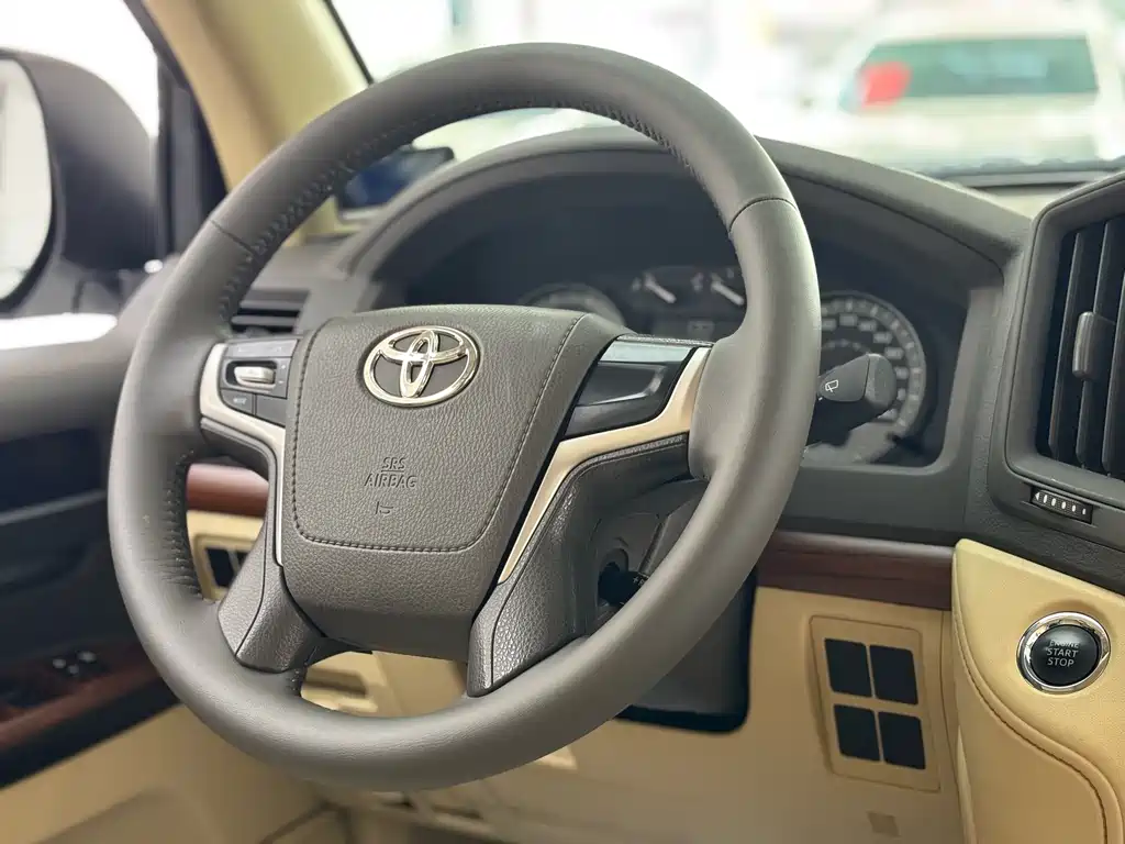 Toyota Land Cruiser 2017 — фото 12