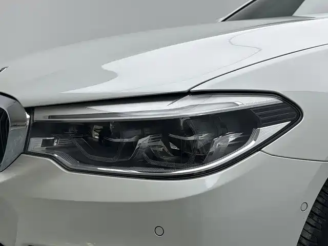 BMW 5 Series 2020 — фото 17