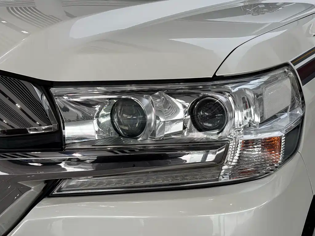 Toyota Land Cruiser 2018 — фото 24