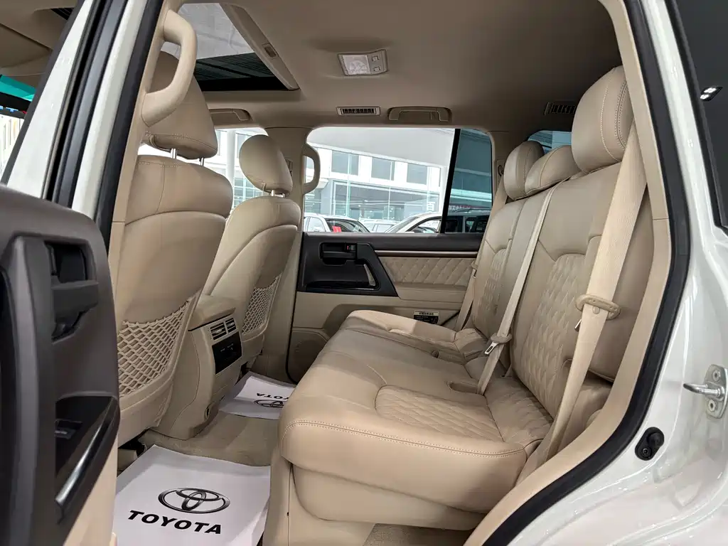 Toyota Land Cruiser 2019 — фото 6