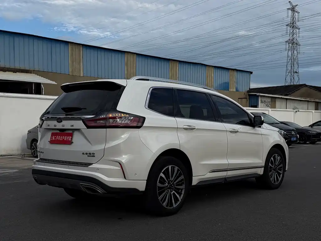 Ford Edge 2022 — фото 11