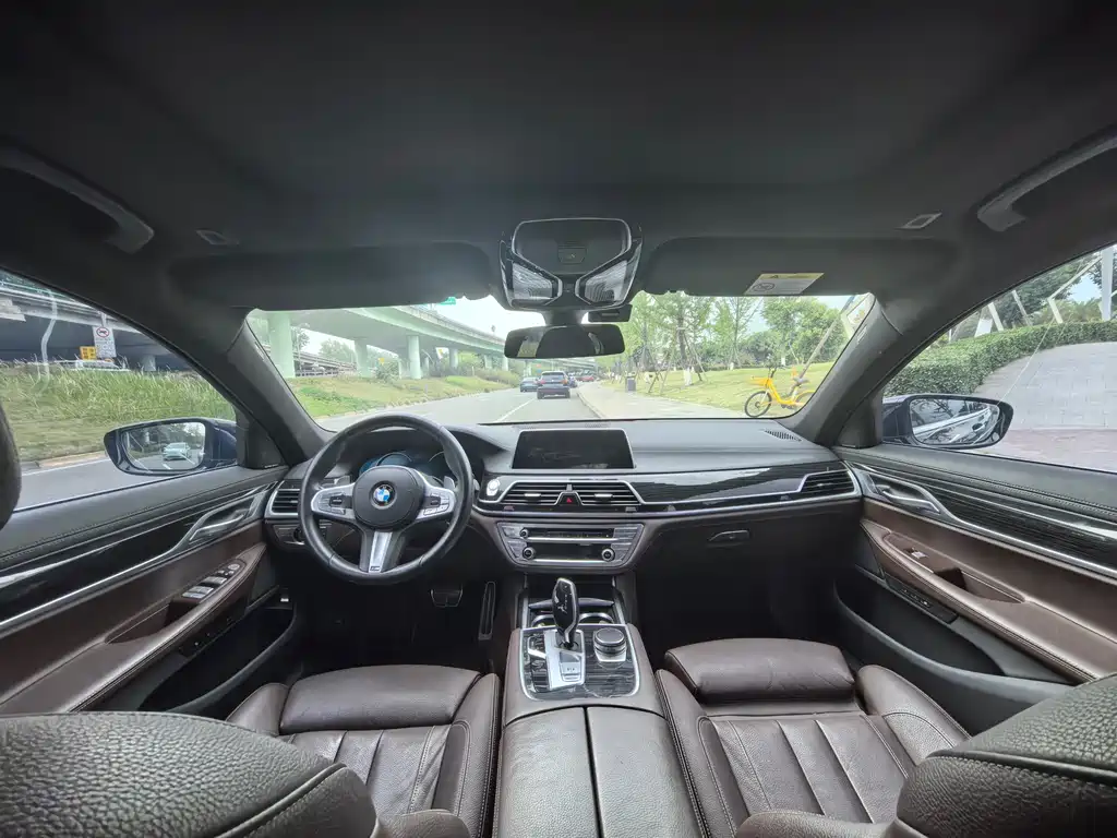 BMW 7 Series 2019 — фото 15