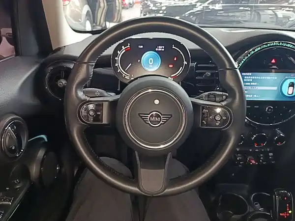 MINI MINI 2023