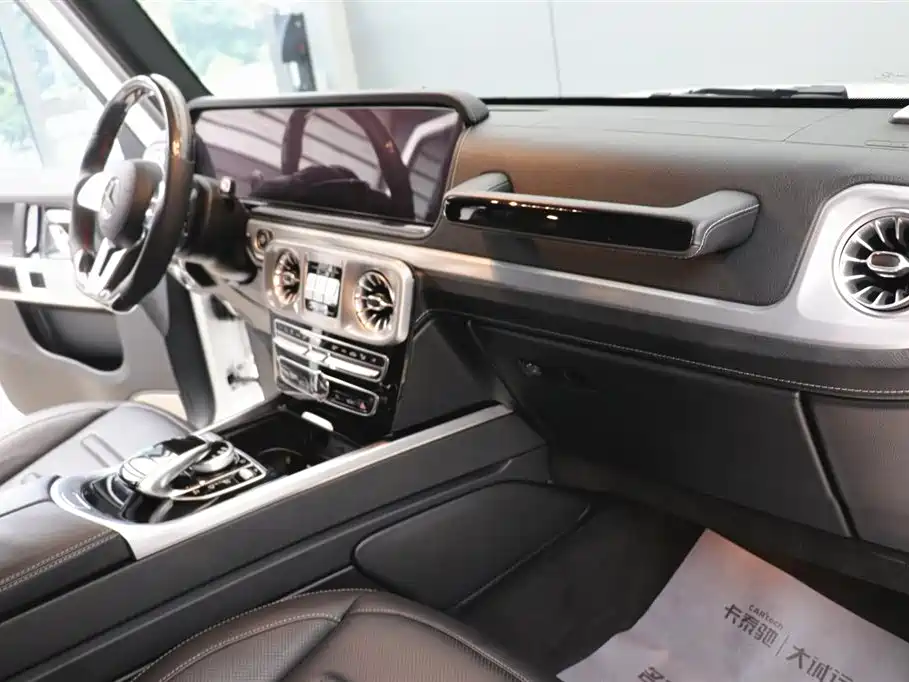 Mercedes-Benz G-Class 2023 — фото 24