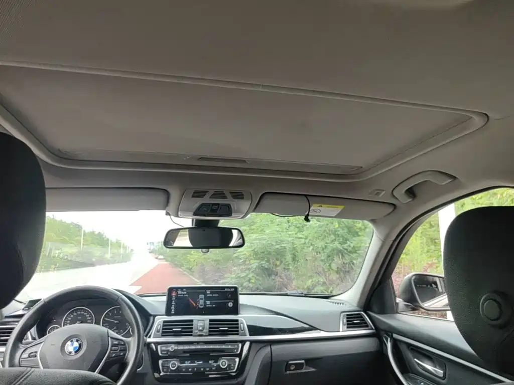 BMW 3 Series 2017 — фото 18