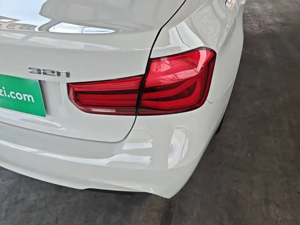 BMW 3 Series 2018 — фото 8