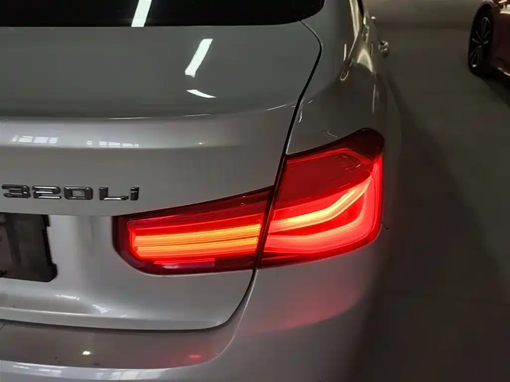 BMW 3 Series 2018 — фото 8