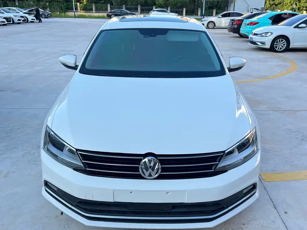 Volkswagen Sagitar 2018