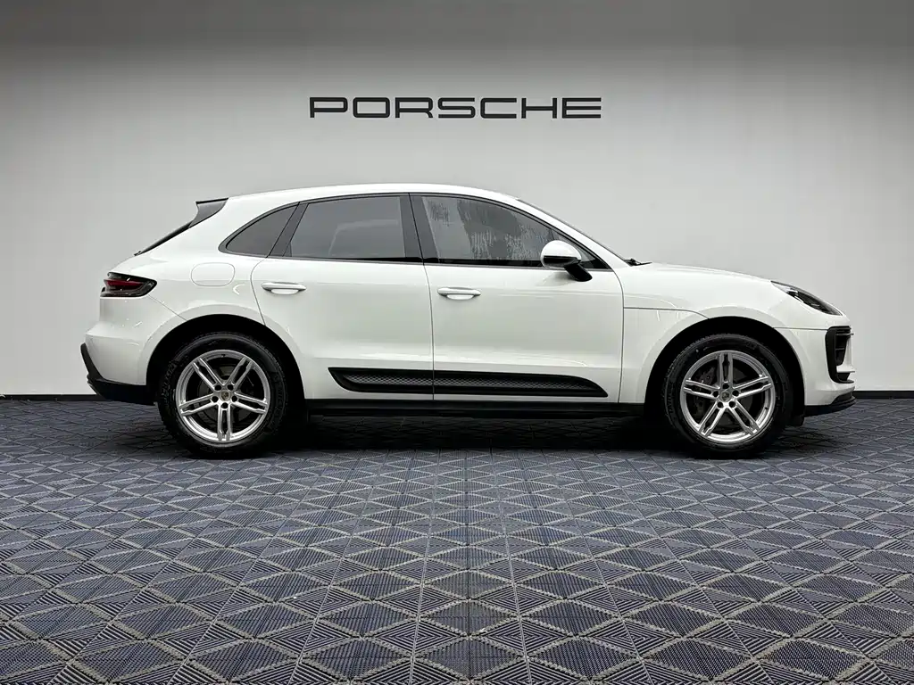 Porsche Macan 2023 — фото 10