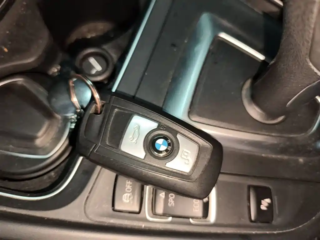 BMW 3 Series 2018 — фото 9