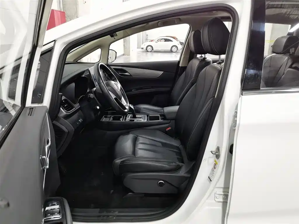 BYD MAX New Energy 2019 — фото 10