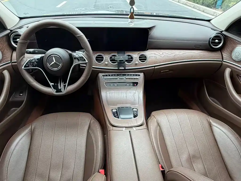 Mercedes-Benz E-Class 2023 — фото 4