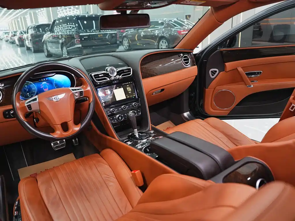 Bentley Flying Spur 2018 — фото 12